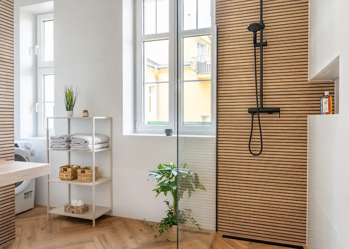 Vary Essence - Elegant With Balcony