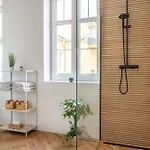 Vary Essence - Elegant With Balcony