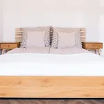 Vary Essence - Elegant With Balcony Апартаменты Карловы Вары