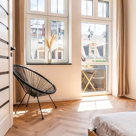 Vary Essence - Elegant With Balcony