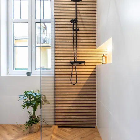 Vary Essence - Elegant With Balcony Апартаменты