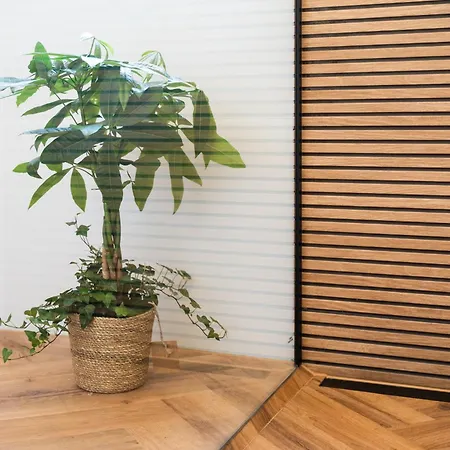 Vary Essence - Elegant With Balcony *