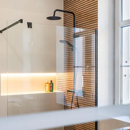 Апартаменты Vary Essence - Elegant With Balcony *