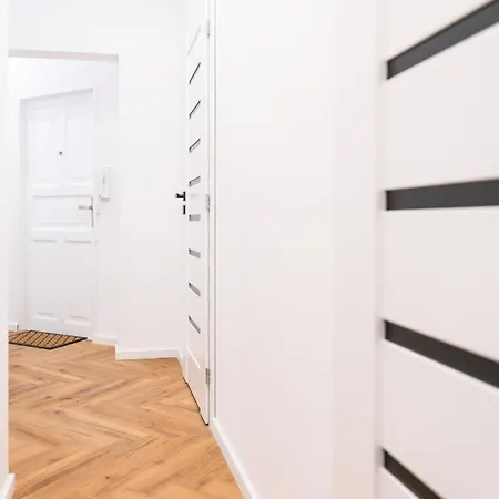 Vary Essence - Elegant With Balcony