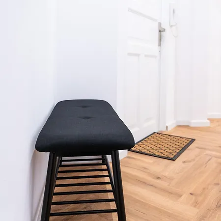 Vary Essence - Elegant With Balcony