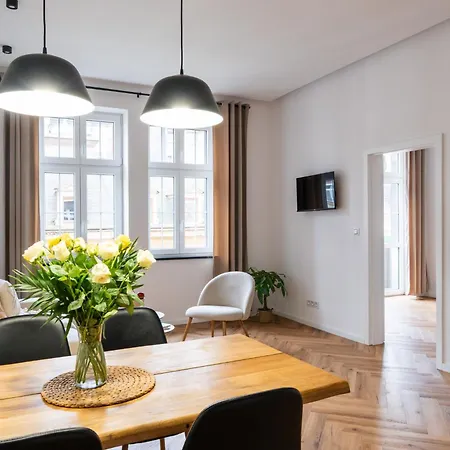 Vary Essence - Elegant With Balcony *