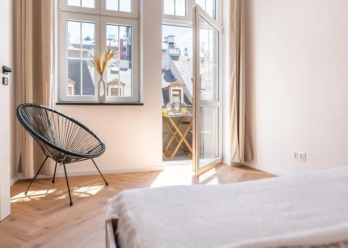Vary Essence - Elegant With Balcony Appartement